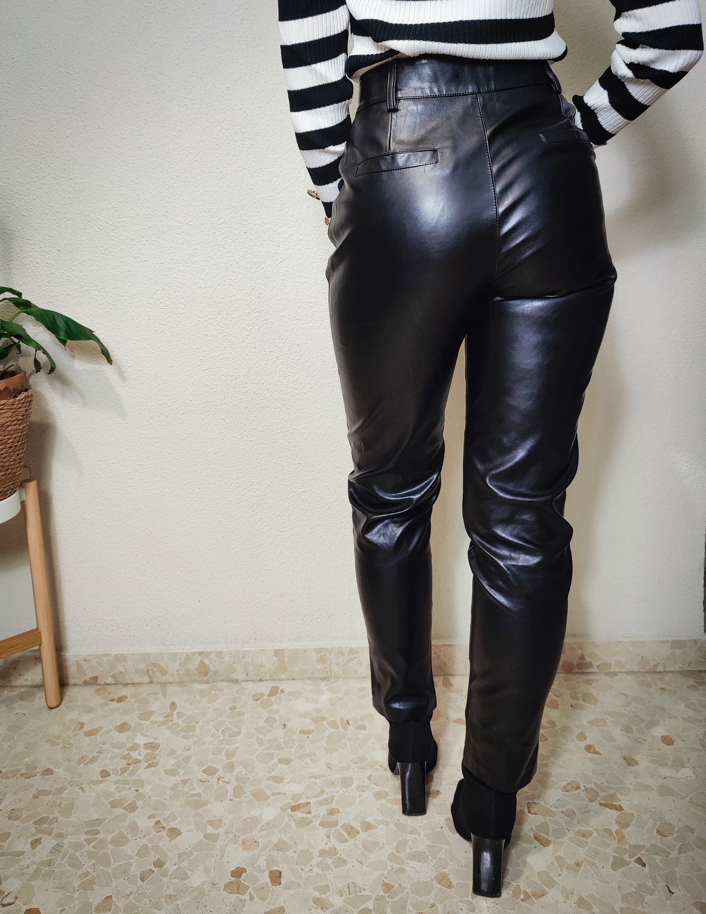 Pantalón Cuero Recto